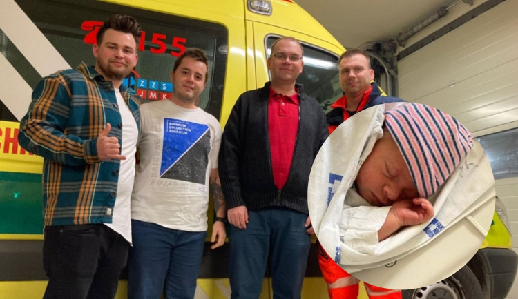 Adventní příběh z jižní Moravy. Josefínka přišla na svět u Kuřimi na parkovišti