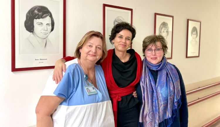 Brněnská nemocnice ozdobila zdi portréty vrchních sester