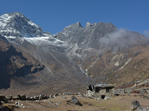 SAMA V NEPÁLU: Výš, skokem nad čtyři tisíce metrů a Cho Oyu střídá Mount Everest