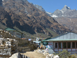 SAMA V NEPÁLU: Výš, skokem nad čtyři tisíce metrů a Cho Oyu střídá Mount Everest