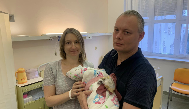 Adélka s maminkou Evou a tatínkem Jaroslavem