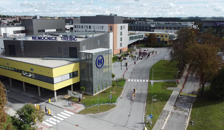 Nemocnice Třebíč kvůli respiračním nemocem zakázala návštěvy. Má zcela plné infekční oddělení