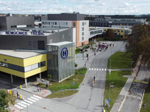 Nemocnice Třebíč kvůli respiračním nemocem zakázala návštěvy. Má zcela plné infekční oddělení