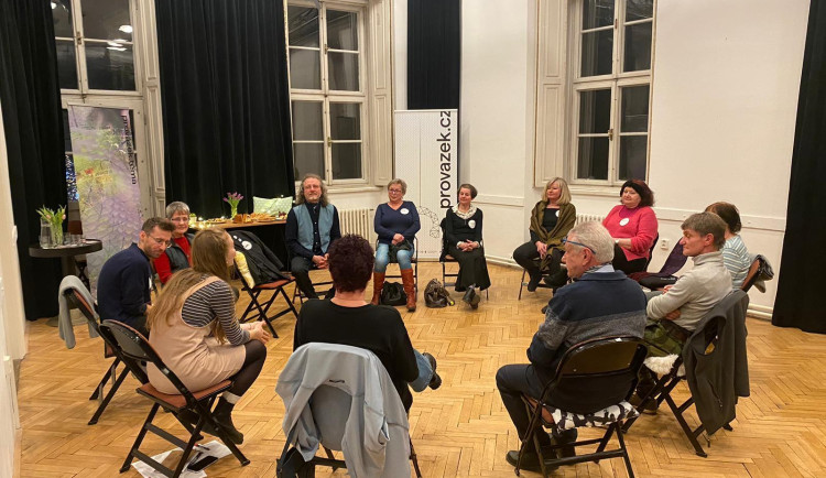 Brněnské divadlo pozvalo na prkna seniory a důchodce. Dostali vlastní soubor