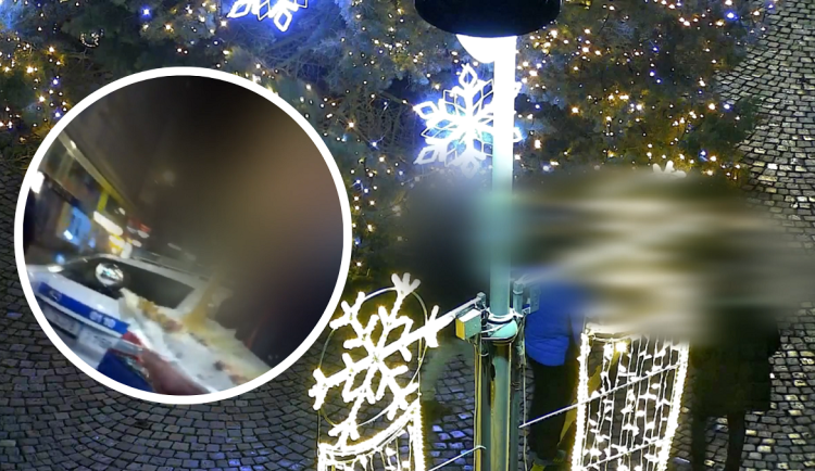 Muž v Brně utrhl z vánočního stromu baňku a šel s ní na kebab