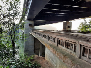 FOTO: Památný most u Vojslavic, nad nímž vede D1, čeká oprava. Stát bude skoro 90 milionů korun