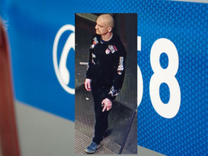 Viděli jste ho? Policisté hledají muže z fotografie kvůli krádeži v jihlavském obchodě