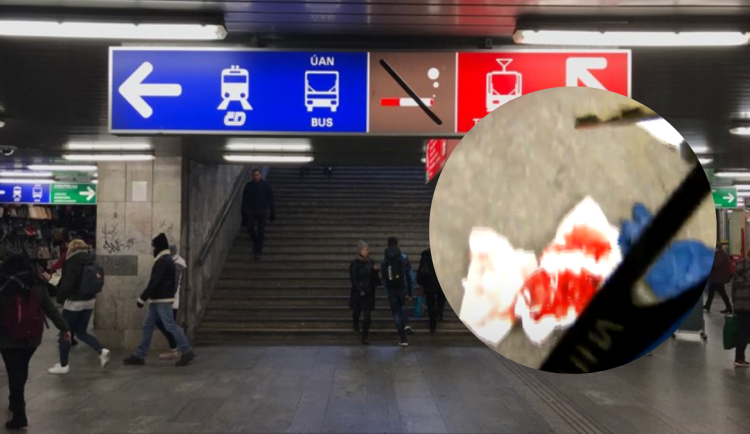 Muž zkopal známého do krve v brněnském podchodu. Je to zloděj kytar, vysvětlil