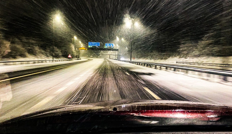 Lidé mohou sledovat na online mapě, jestli a kde jezdí sypače