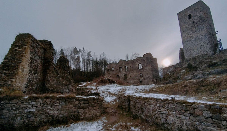 Zřícenina hradu Rokštej u Panské Lhoty