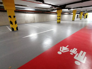 Padesátka řidičů může parkovat na nových místech v pelhřimovské nemocnici. První půlhodina je zdarma