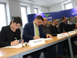 VIDEO: Zástupci 17 obcí a vedení kraje dnes podepsali memorandum kvůli úložišti jaderného odpadu