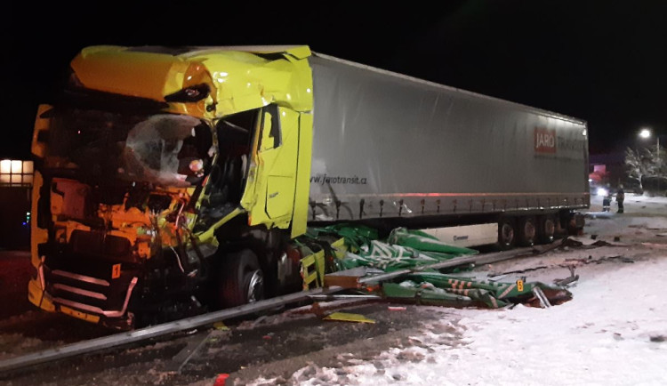 Ilustrační foto, z nehody na silnici I/38 u Stonařova na Jihlavsku
