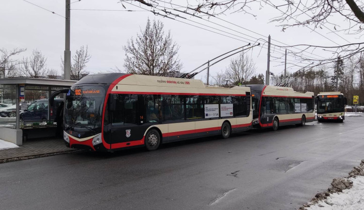Nová trolejbusová trať do Bedřichova a průmyslové zóny slavnostně zprovozněna. Nové jízdní řády jsou platné od středy