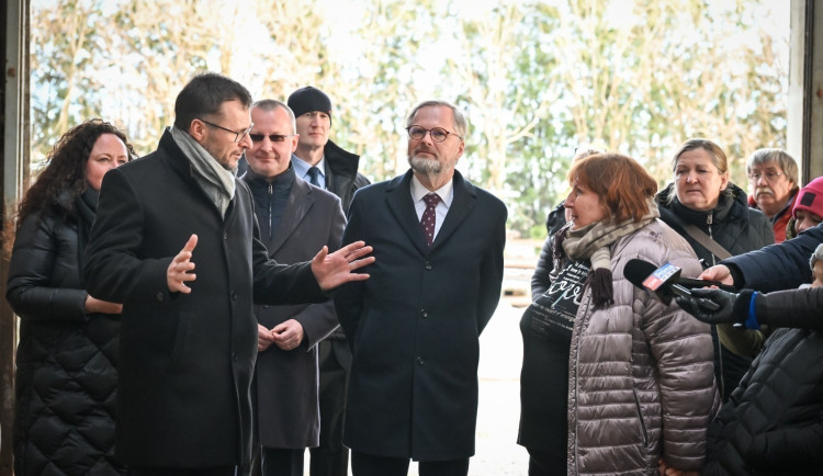 Premiér Fiala navštívil Vysoké Studnice na Jihlavsku. Jsou dobré místo pro život, prohlásil. Pochválil i místní "bioplynku"