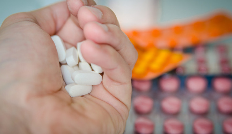 Lékárny dostanou desítky tisíc balení antibiotik. Lokální nedostupnost nelze vyloučit, dodává ministerstvo