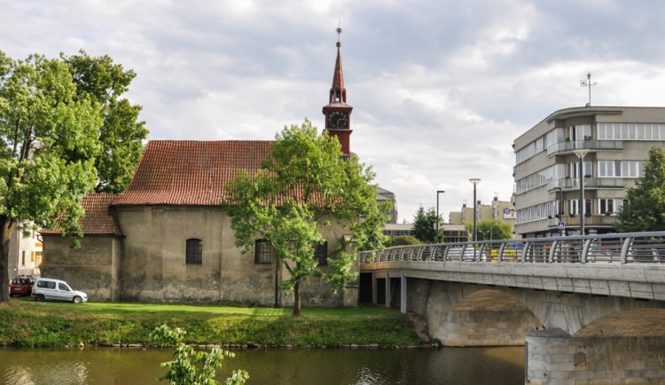 U opravovaného kostela sv. Kateřiny v Havlíčkově Brodě chce letos děkanství obnovit věž s hodinami