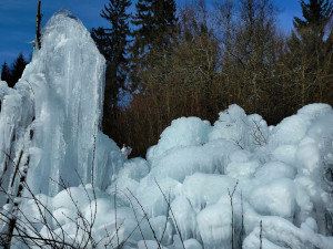 FOTO: Takhle kouzlí mráz, voda, led a slunce. Nádherné krápníky najdete v Lovětíně, ve Lhotce a v Řídelově