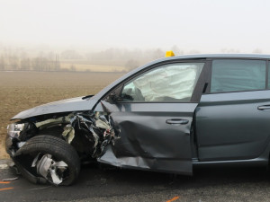 FOTO: Výsledkem nehody mezi Batelovem a Cerekví jsou dva zranění lidé. Řidič nadýchal 1,5 promile