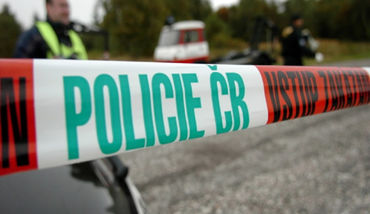 Policie řeší úmrtí mladé ženy v Chotěboři, tělo bylo nalezeno venku. Je nařízena soudní pitva
