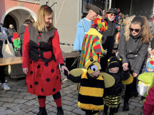 FOTO: Masopust v Pelhřimově se konal v neobvyklou dobu. Ochutnávala se čtyřmetrová tlačenka