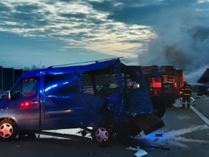 Tragická nehoda na dálnici D1. Při střetu dodávky a kamionu zemřeli dva lidé