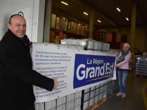 Mouka, rýže, olej, výživa pro děti. Vysočina na Ukrajinu posílá třicet palet trvanlivých potravin