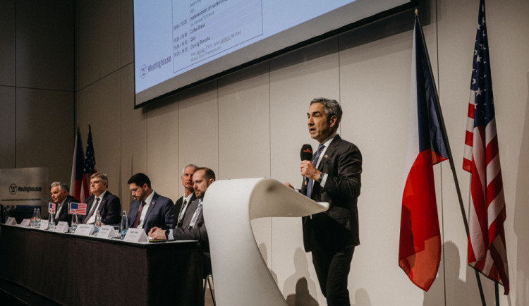 Nový velvyslanec USA vítá potenciální dodavatele pro stavbu pokročilého reaktoru AP1000