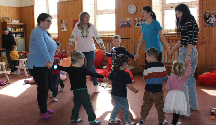 F Point už rok pomáhá uprchlíkům v Ukrajinském domě. Nejtěžší je pro ně české tvarosloví, říká pedagožka