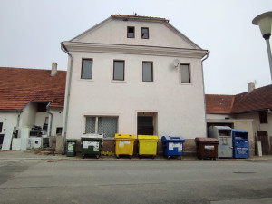 VIDEO: Dřív hospoda, teď velké rodinné byty. Nahlédněte do domu v Dolní Cerekvi, který čeká rekonstrukce