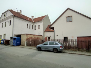 VIDEO: Dřív hospoda, teď velké rodinné byty. Nahlédněte do domu v Dolní Cerekvi, který čeká rekonstrukce