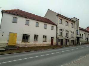 VIDEO: Dřív hospoda, teď velké rodinné byty. Nahlédněte do domu v Dolní Cerekvi, který čeká rekonstrukce