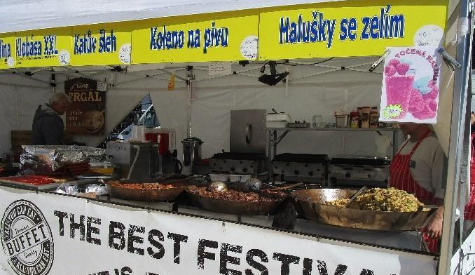 Světový pohár v biatlonu očima hygieniků: Stánky s haluškami a masem obstály, bylo jen jedno pochybení