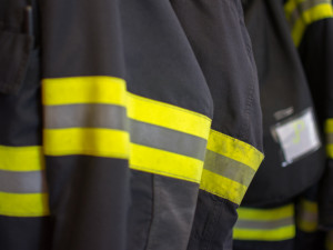 Ve Velké Bíteši v pátek hořelo auto a garáž v bytovém domě, škoda se vyšplhala na tři miliony korun