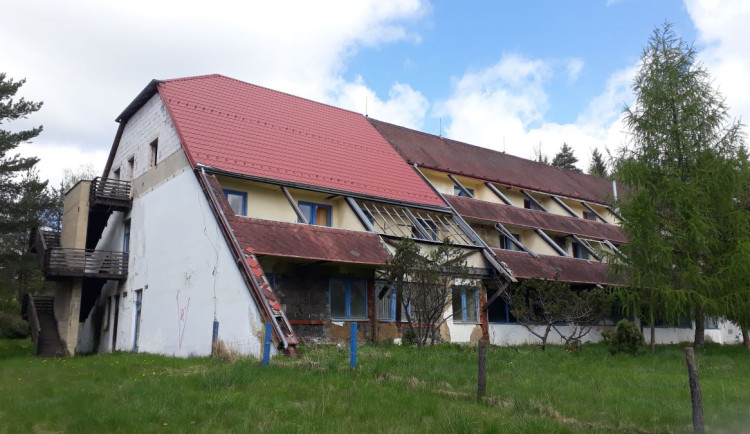 Takto před několika lety vypadal bývalý hotel Harmonie u Švábova