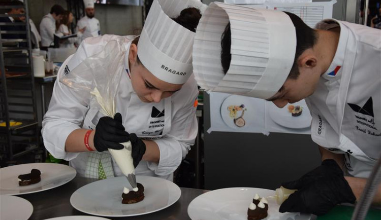 Tereza, David, Erik a Kristýna z jihlavské školy uspěli ve Francii. Mají nabídku na stáž v michelinské restauraci
