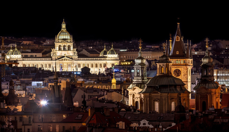 V Praze dnes zhasne padesát památek. Město chce upozornit na klimatickou změnu