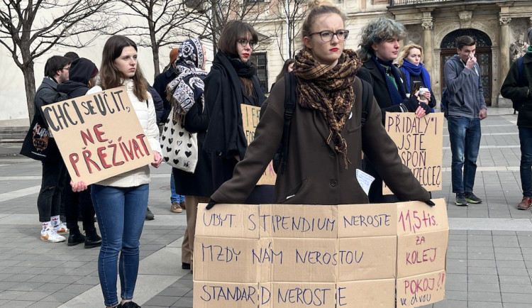 Letos už znovu nezdražíme, chlácholí brněnská univerzita studenty na kolejích
