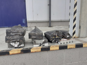 VIDEO: Celníci na D1 zastavili Bulhara, který pašoval cigarety. Dále našli 40 litrů neznačeného alkoholu