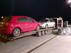 Rumuni vezli do Disneylandu stejnokroje, k tomu nelegálně víno a cigarety. Zadrželi je celníci z Vysočiny