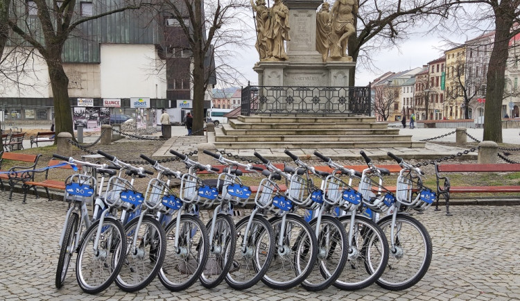 Sdílená kola bude v Jihlavě i po další dva roky poskytovat firma Nextbike. Za rok se zde najelo přes 72 tisíc kilometrů