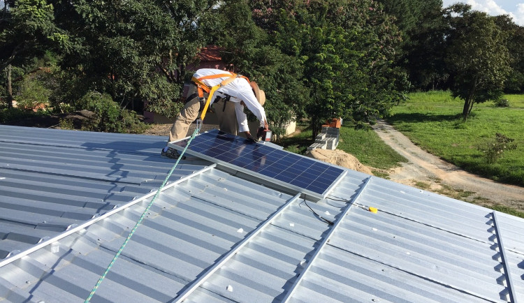 Žďár chce mít fotovoltaické panely na střechách sedmi městských budov. Dokumentace vyjde téměř na milion