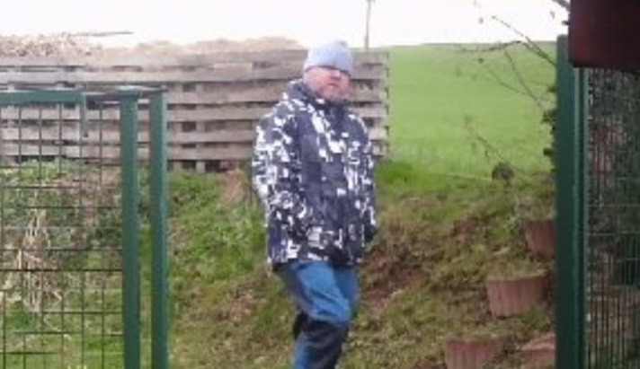 V Henčově řádil zloděj, vloupal se rekreačních chat. Neznáte muže na fotce?