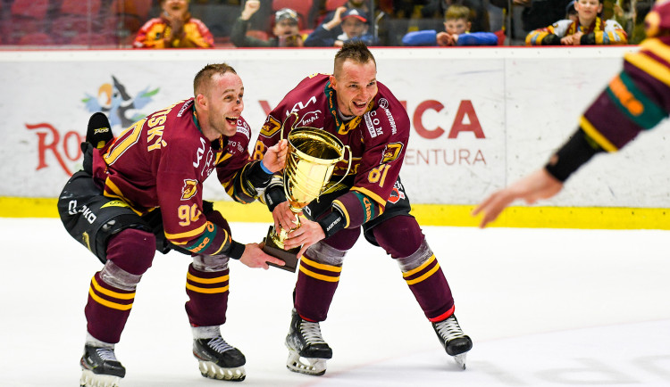 Pepo, díky! S Duklou se loučí dlouholetý kapitán Josef Skořepa, pokračovat naopak bude Tomáš Čachotský