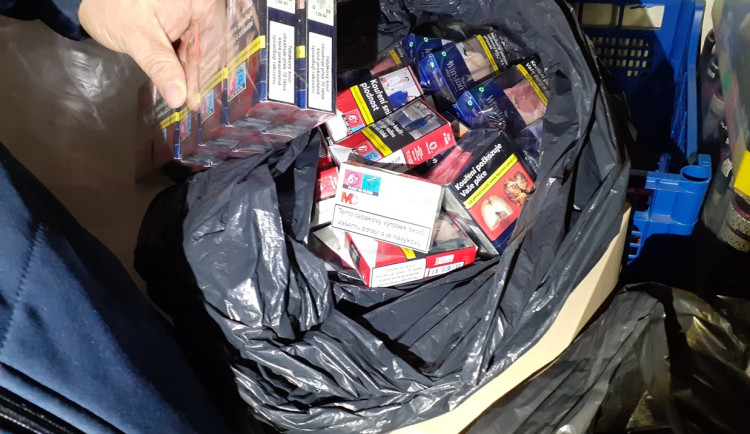 Celníci z Vysočiny zajistili skoro 25 tisíc cigaret bez platné tabákové nálepky