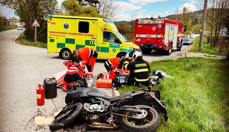 U Bavorova na Strakonicku došlo k vážné nehodě. Motorkář se střetl s řidičem, který mu nedal přednost