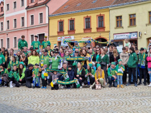 Fanoušci zorganizovali pochod Dačicemi.