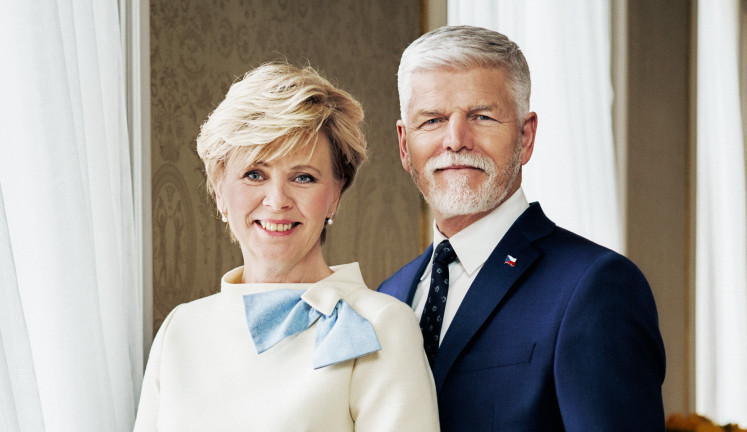 Prezident Pavel dnes představil oficiální portrét, vydány byly i známky