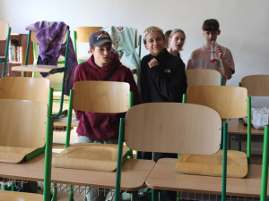 FOTO: Zahrada, polštáře k odpočinku, klec s ptáky. Jihlavská ScioŠkola ukázala nové prostory