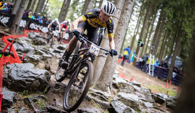 Dozvuky Světového poháru v Novém Městě: I přes pád již potřetí vyhrál Pidcock, ženám vládla premiérově Pieterseová